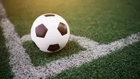 张小斐滑板照曝光，动作娴熟，背影魅力十足